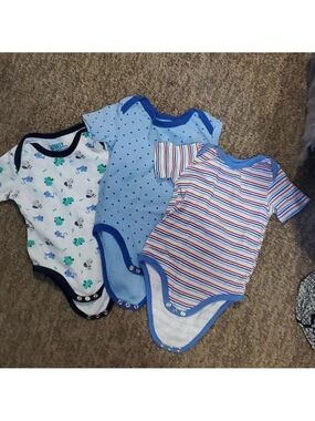 Set of 3 monkey bars onesies size 6 to 9 months